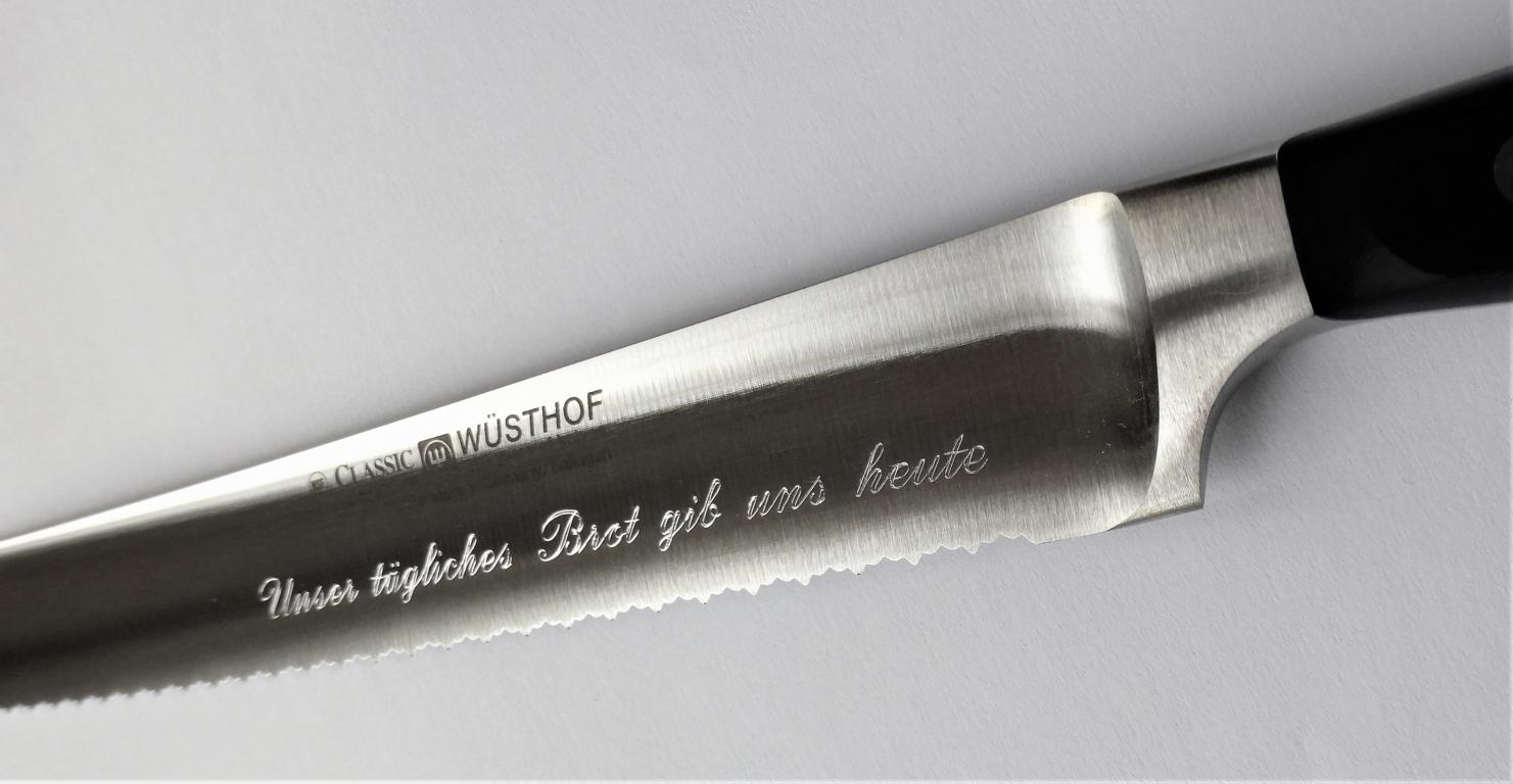 Messer mit Gravur auf Klinge