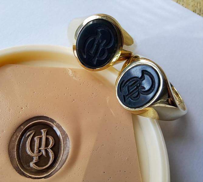 Edelsteingravur mit Monogramm UB