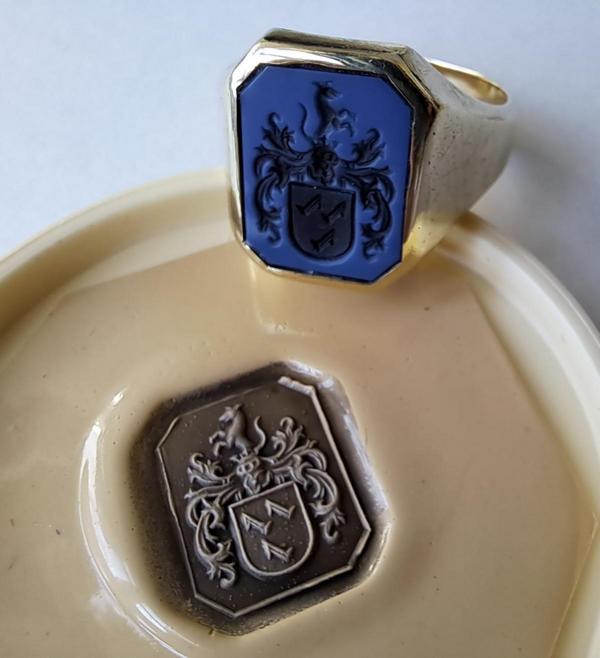 Kundenring mit Edelsteingravur