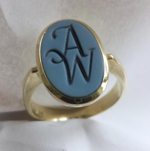 Monogrammgravur in Edelstein