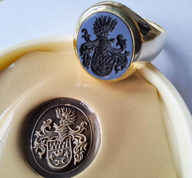Siegelring mit Vollwappen Edelsteingravur Lagenstein