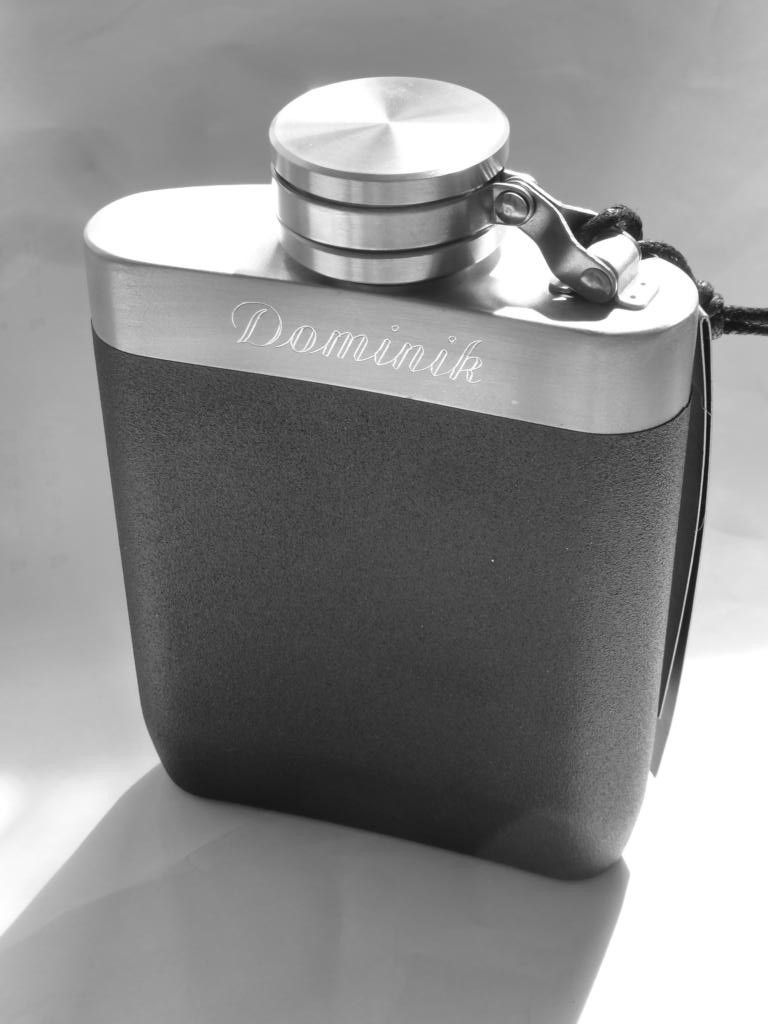 Gravur auf einen Flachmann (2)