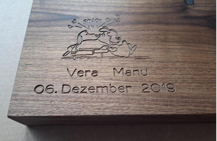 Holzgravur in Holzbrett 2