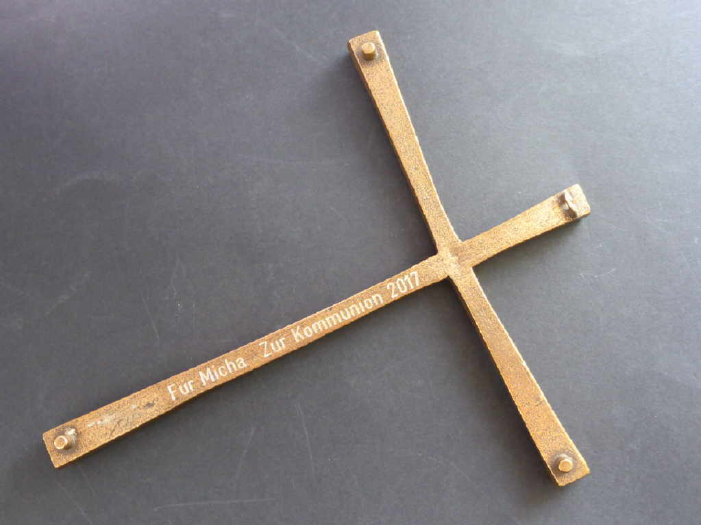 Kreuz mit Gravur