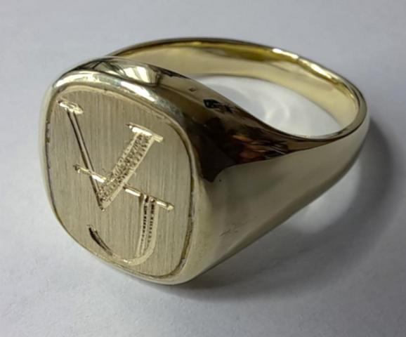 Ring mit Monogramm Handgravur