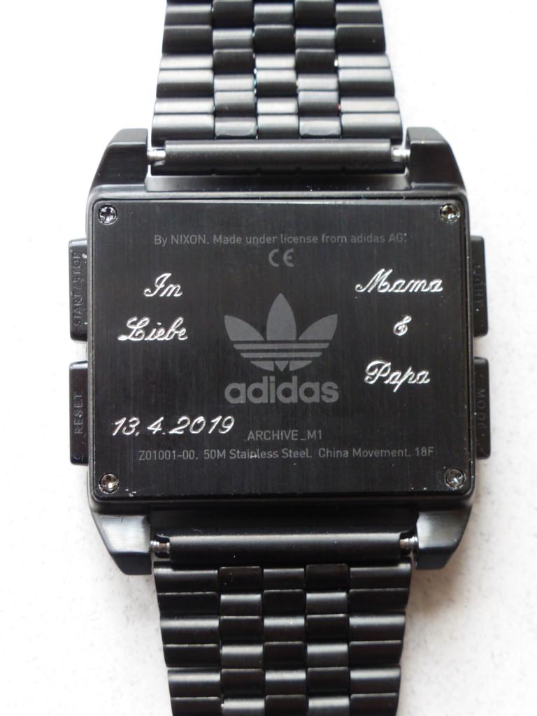 Uhr Rückseite mit Gravur