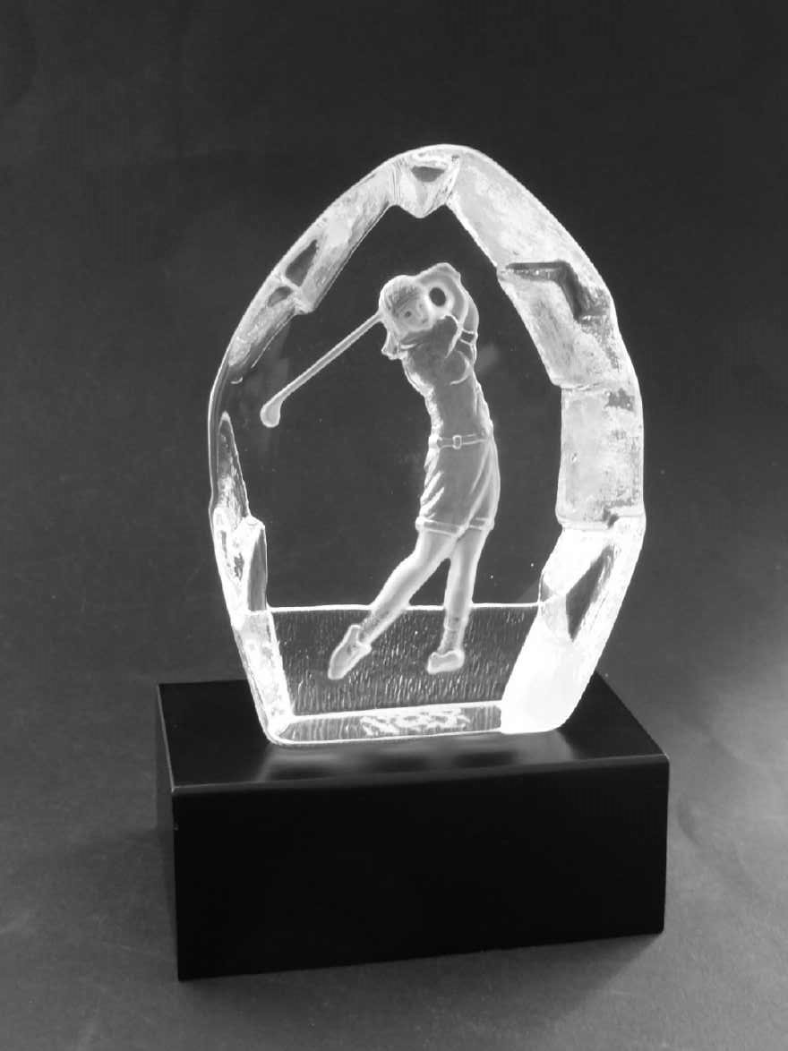 Golferin mit Holzsockel Glas