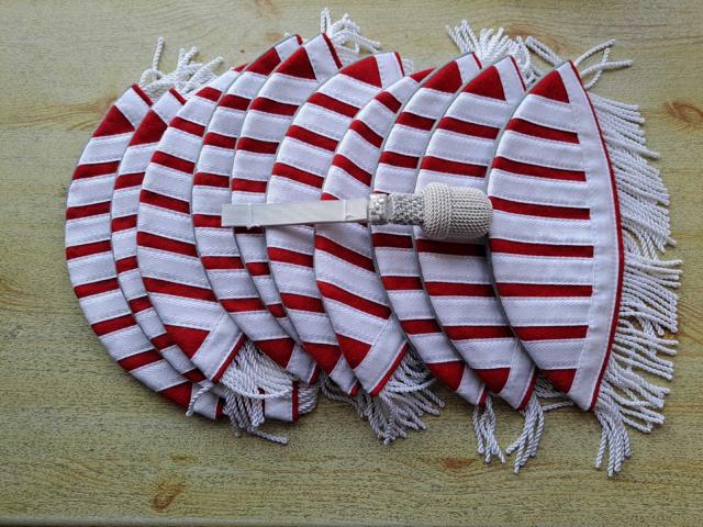 Schwalbennester rot-weiß oben